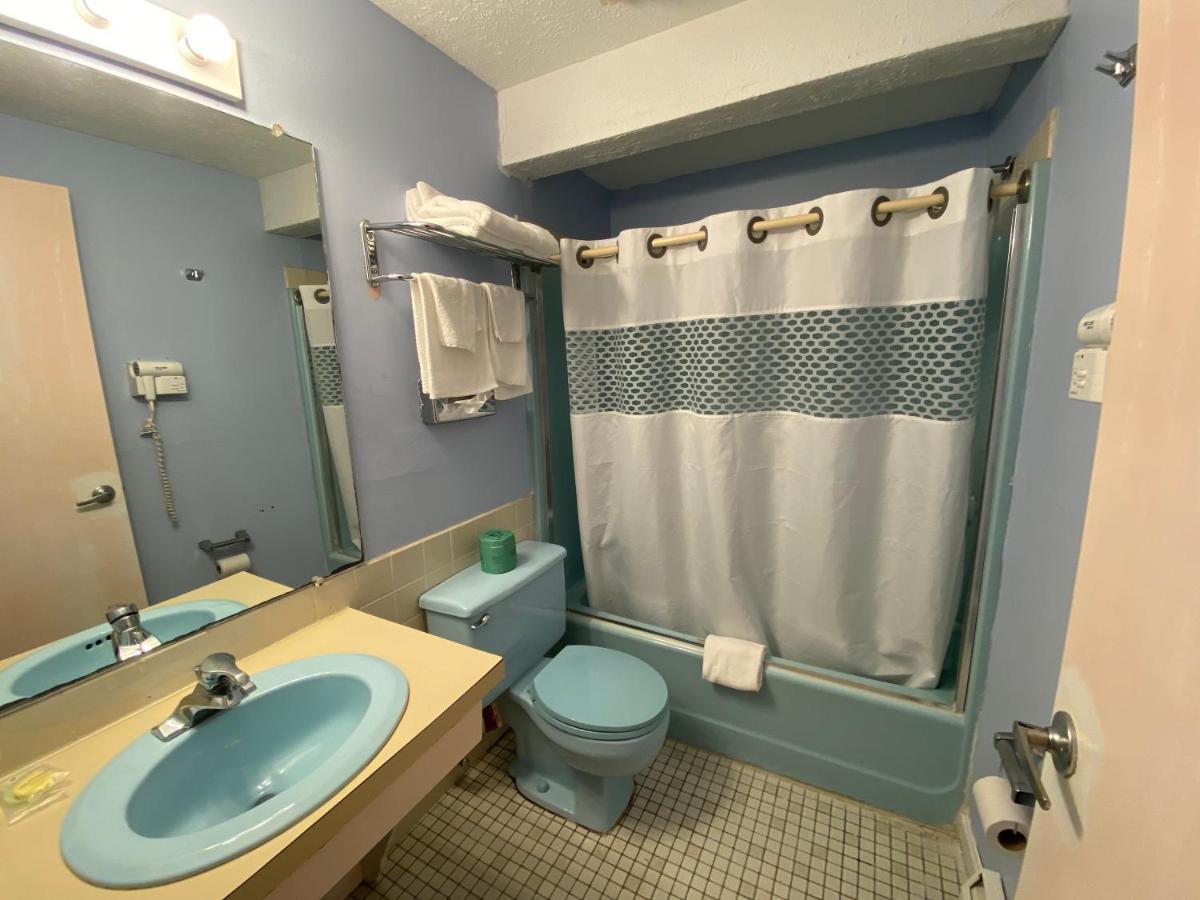 Economy Lodge 682 Main St Sturbridge Exteriör bild