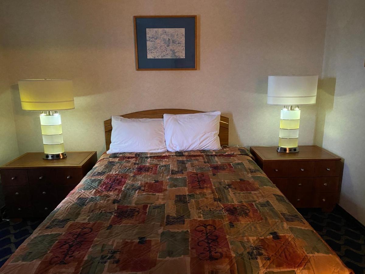 Economy Lodge 682 Main St Sturbridge Exteriör bild