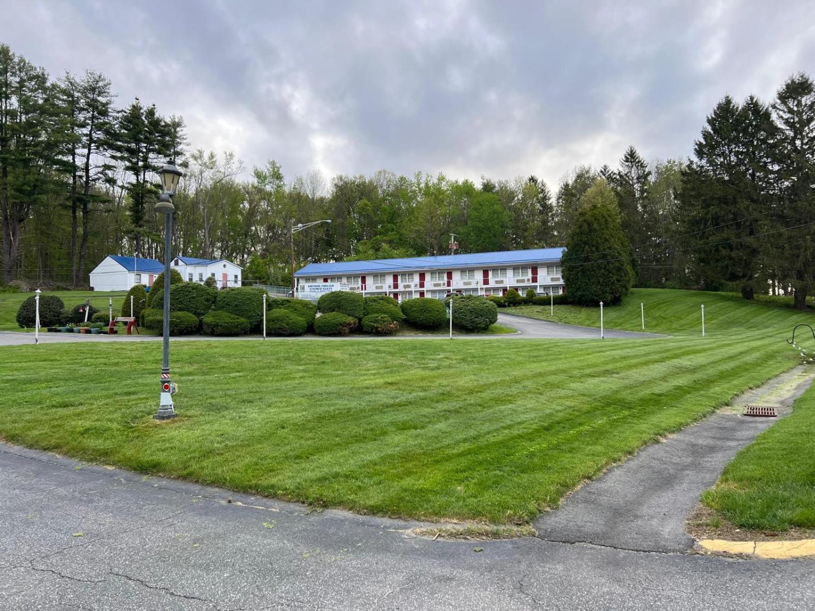 Economy Lodge 682 Main St Sturbridge Exteriör bild