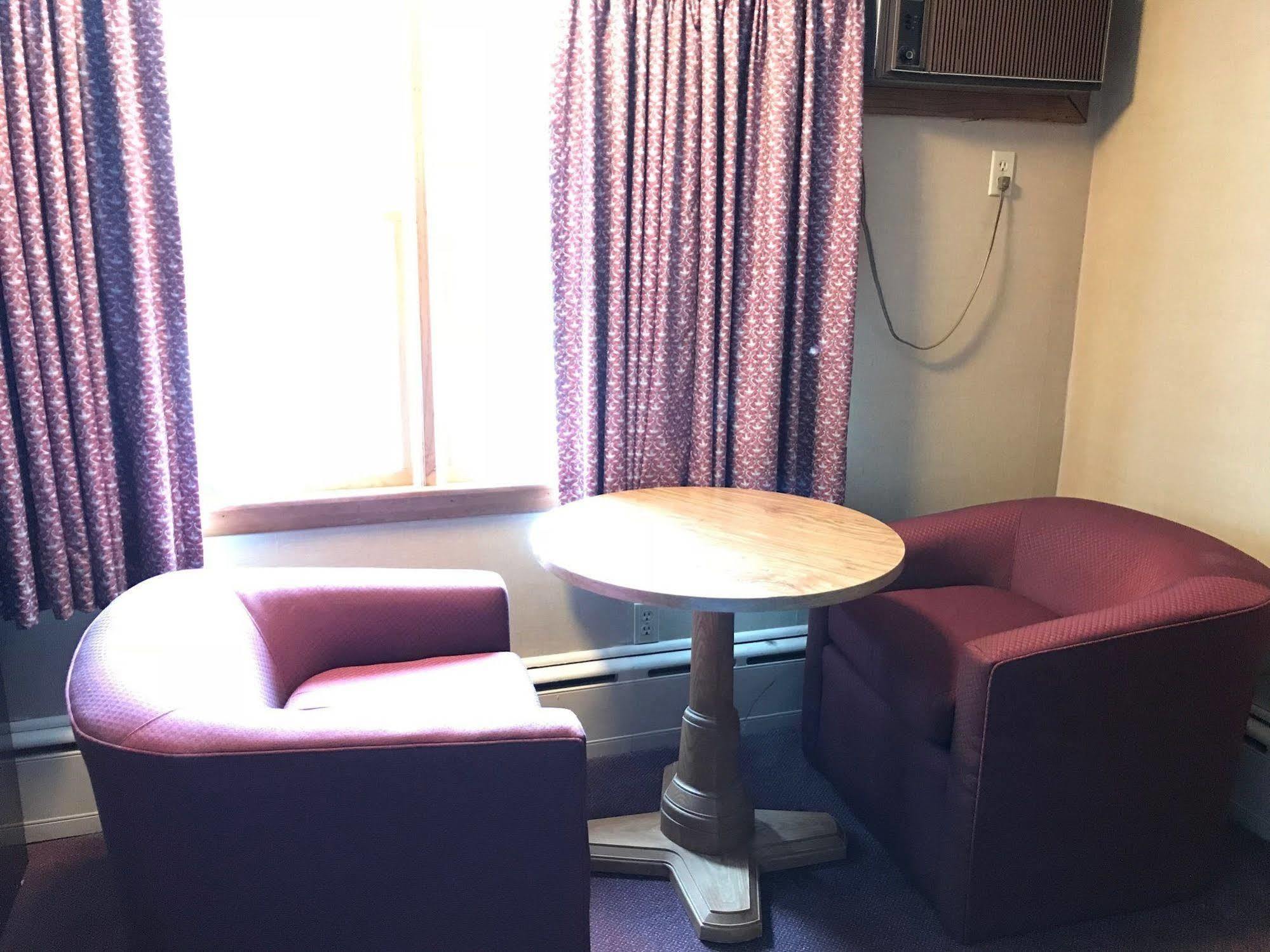 Economy Lodge 682 Main St Sturbridge Exteriör bild