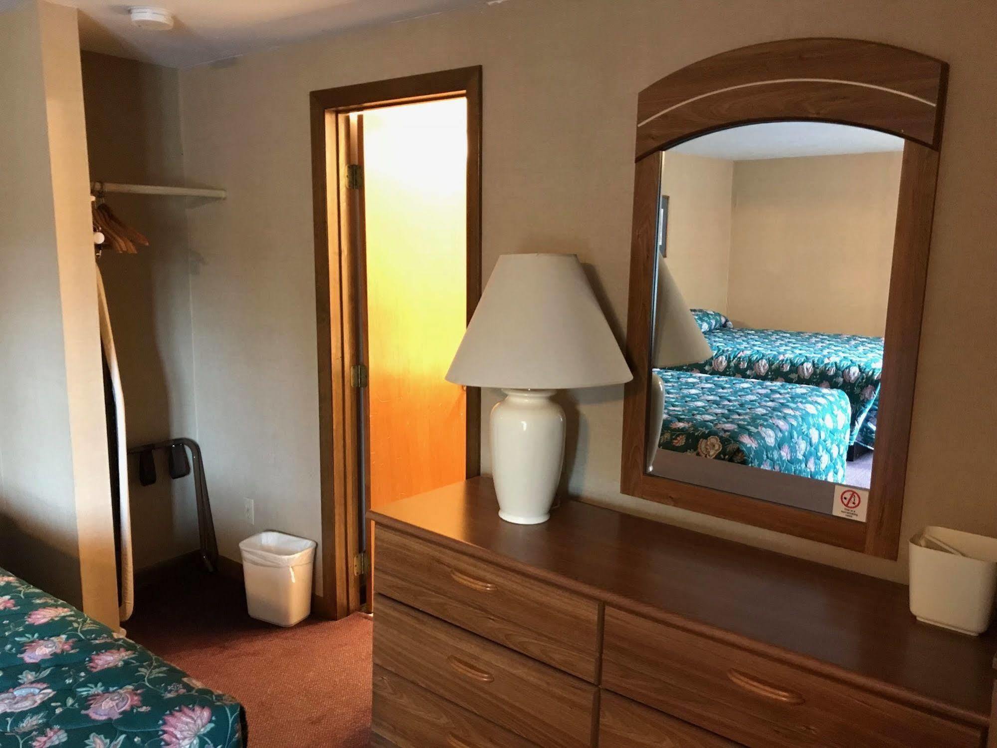 Economy Lodge 682 Main St Sturbridge Exteriör bild