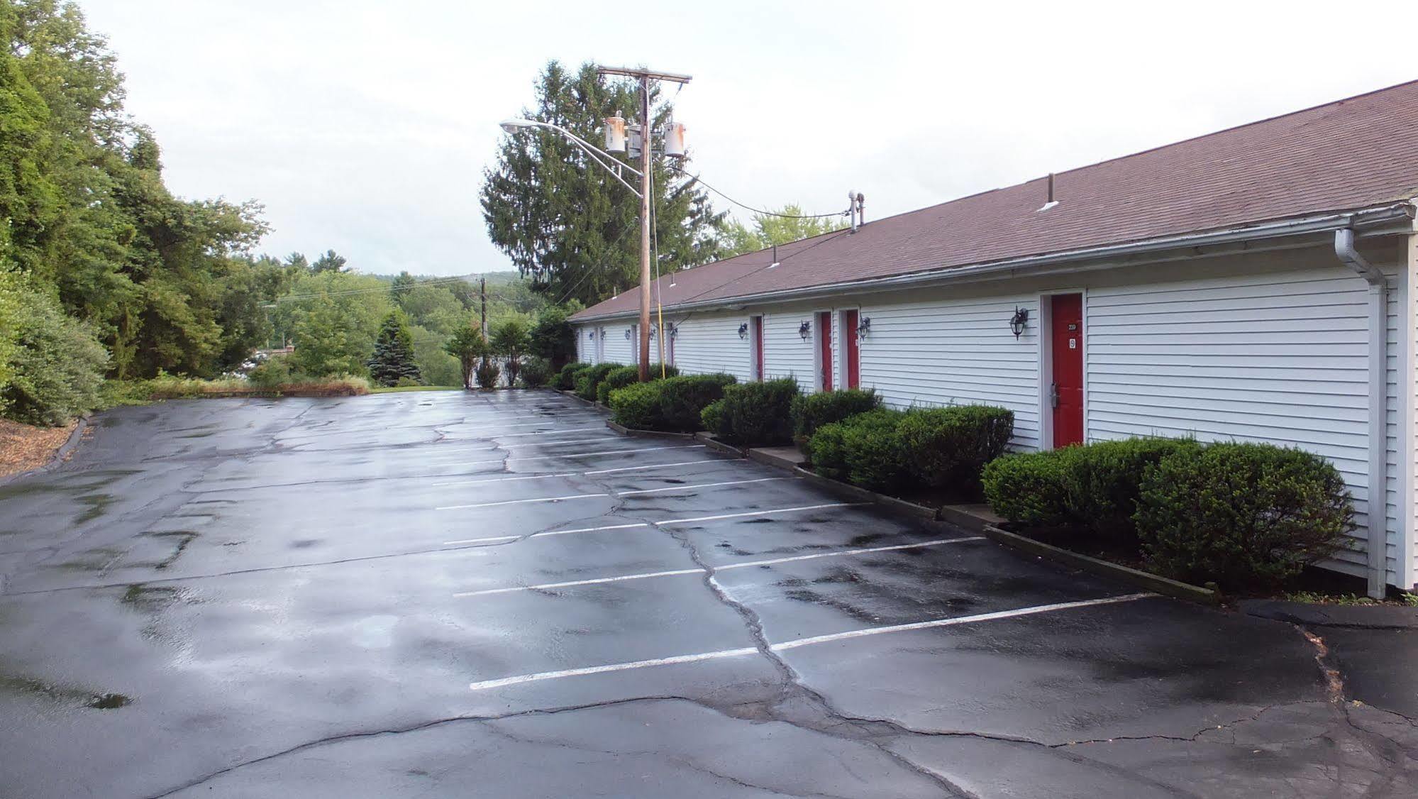 Economy Lodge 682 Main St Sturbridge Exteriör bild